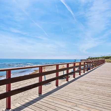 Frontline Beach Apartment Miraflores Sitio de Calahonda エクステリア 写真