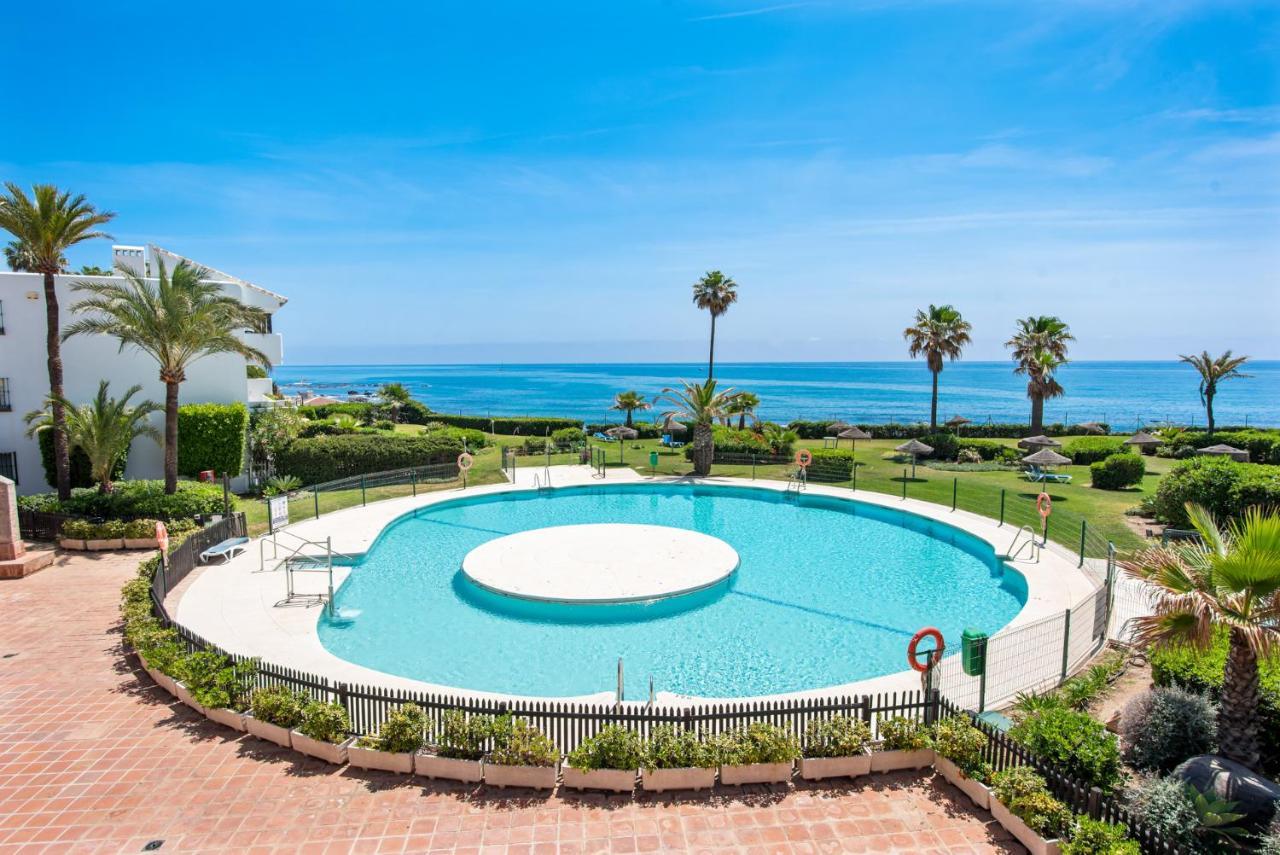 Frontline Beach Apartment Miraflores Sitio de Calahonda エクステリア 写真
