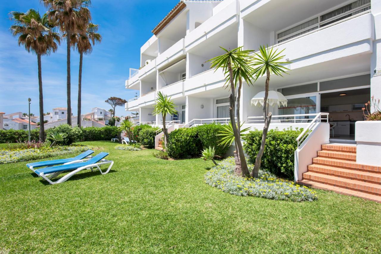 Frontline Beach Apartment Miraflores Sitio de Calahonda エクステリア 写真