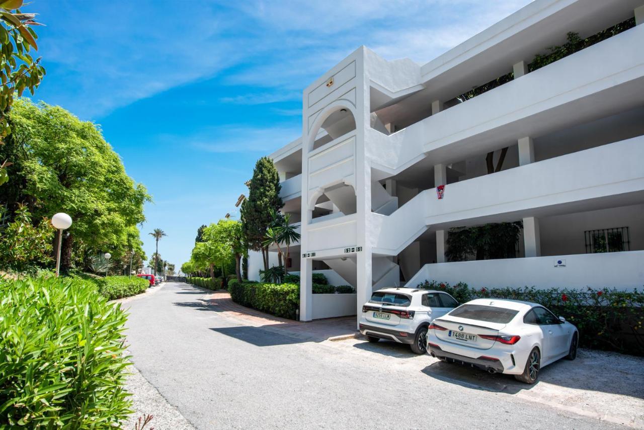 Frontline Beach Apartment Miraflores Sitio de Calahonda エクステリア 写真