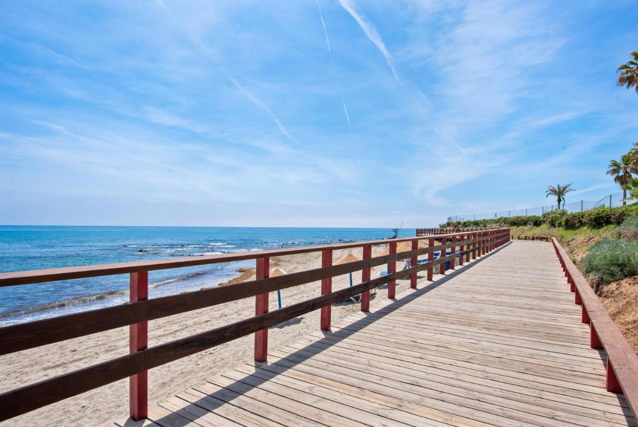 Frontline Beach Apartment Miraflores Sitio de Calahonda エクステリア 写真