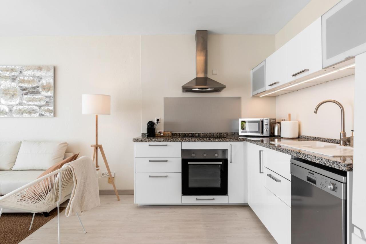 Frontline Beach Apartment Miraflores Sitio de Calahonda エクステリア 写真