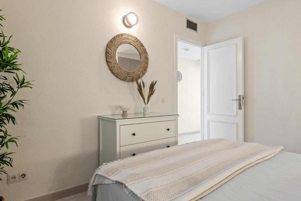 Frontline Beach Apartment Miraflores Sitio de Calahonda エクステリア 写真