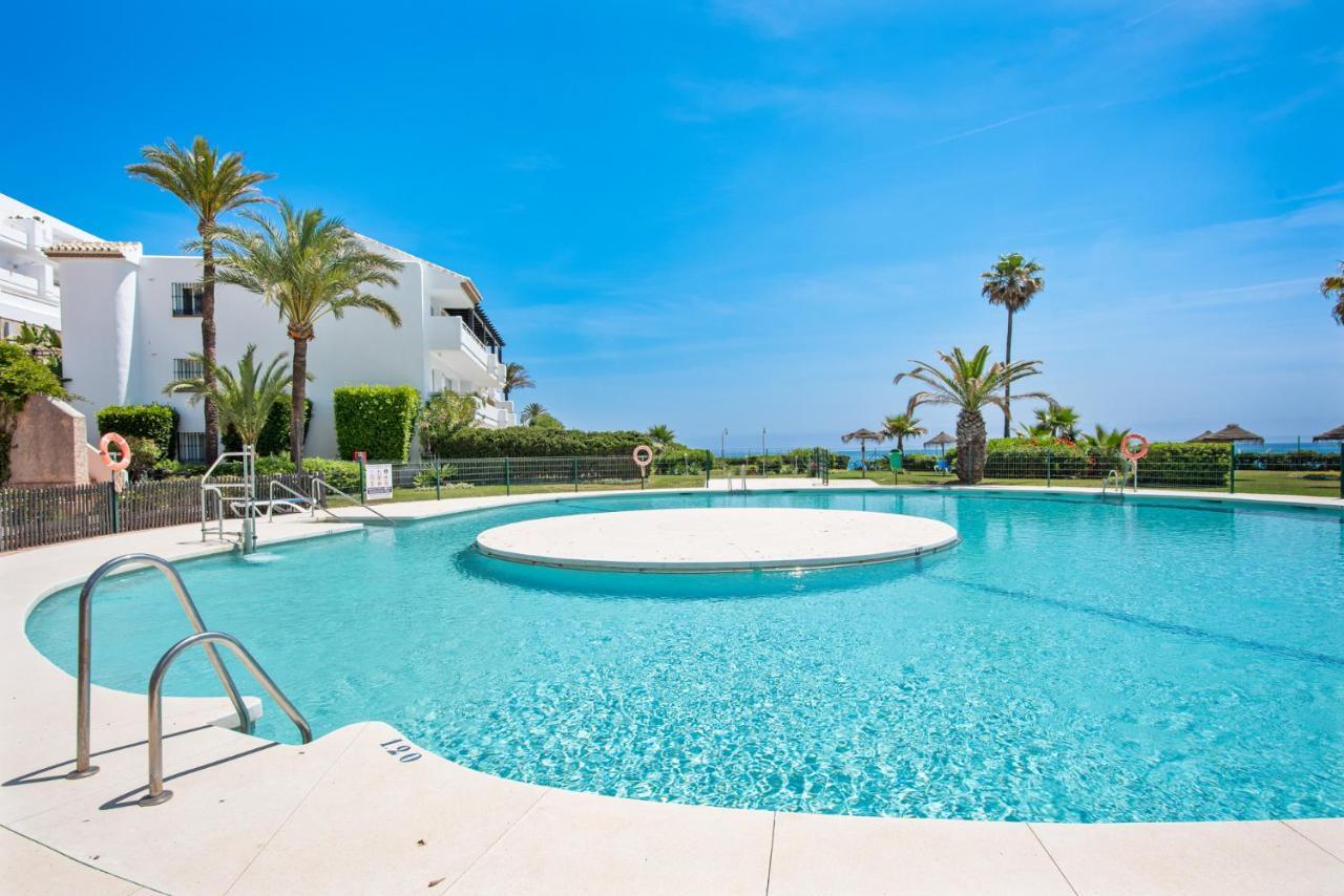 Frontline Beach Apartment Miraflores Sitio de Calahonda エクステリア 写真