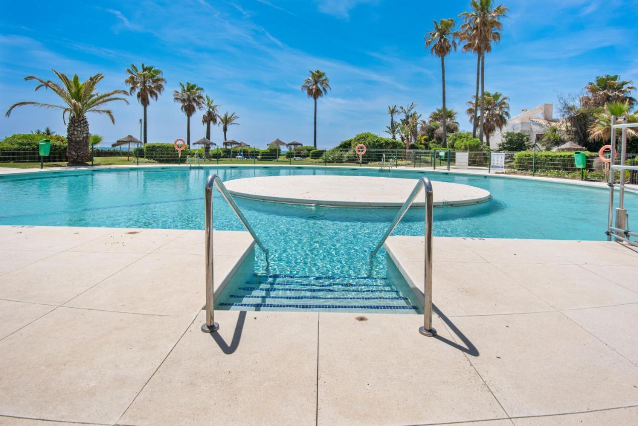 Frontline Beach Apartment Miraflores Sitio de Calahonda エクステリア 写真