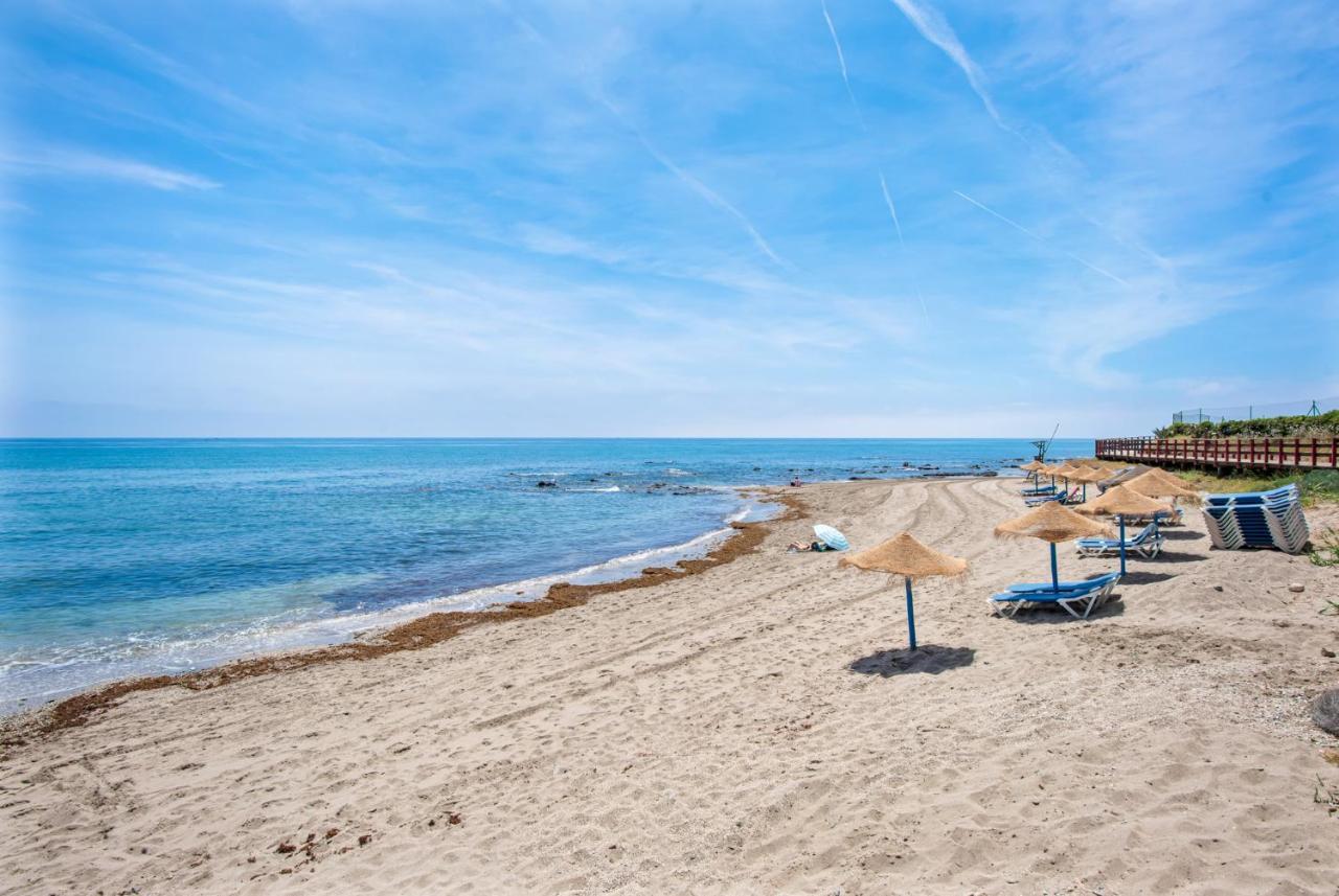 Frontline Beach Apartment Miraflores Sitio de Calahonda エクステリア 写真